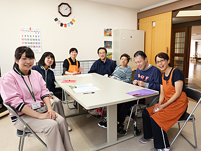 学生・講師・入居者との記念撮影